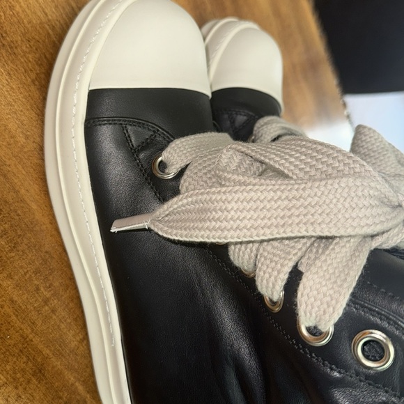 Black-and-white high tops, women's size 9 - Picture 6 of 7